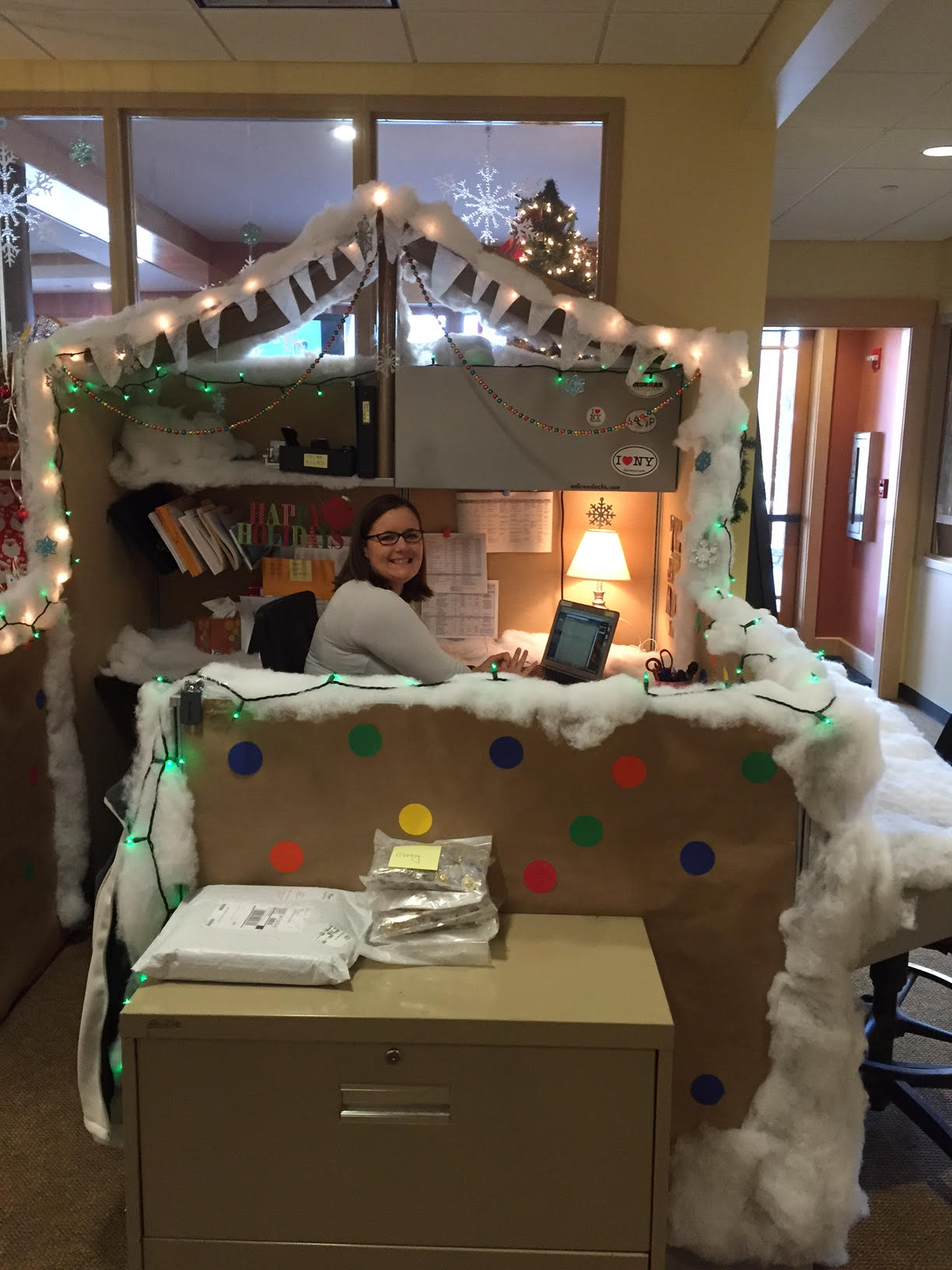 Roost Announces Winners Of Cubicle Decorating Contest Regional